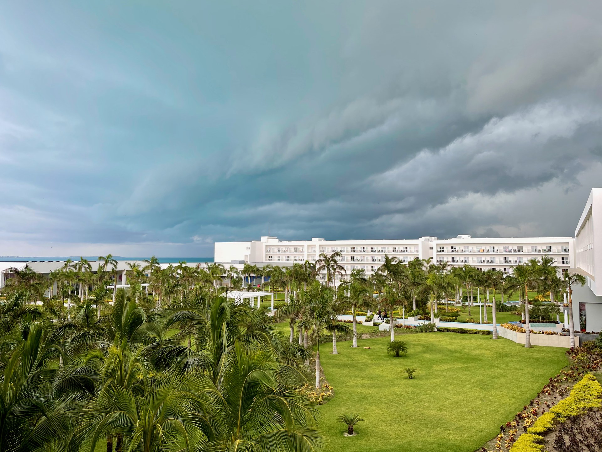 Hotel Riu Palace Costa Mujeres junto a la playa y el mar Caribe